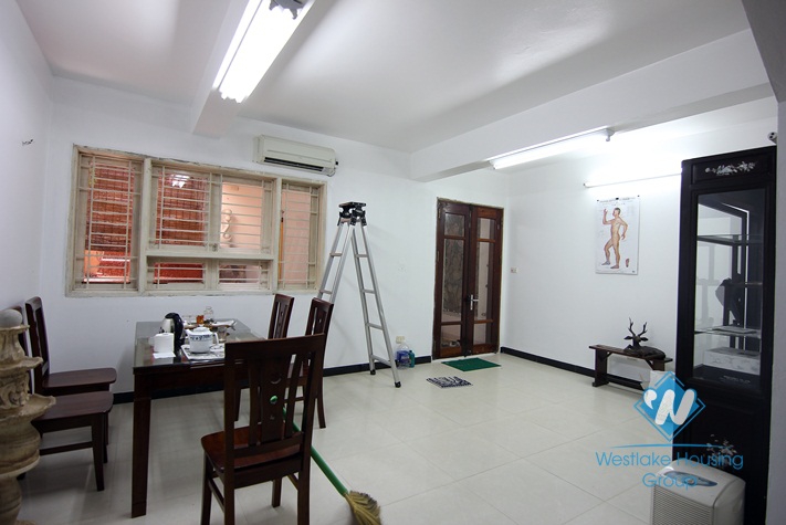 Lovely house with 6 bedrooms on the lakeside of Westlake Tay Ho